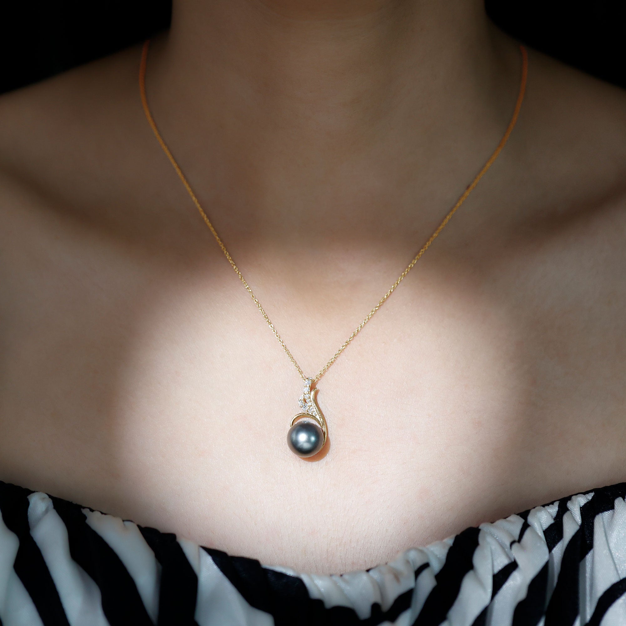 Elegant Black Tahitian Pearl Designer Pendant with Diamond Tahitian pearl - ( AAA ) - Quality - Rosec Jewels